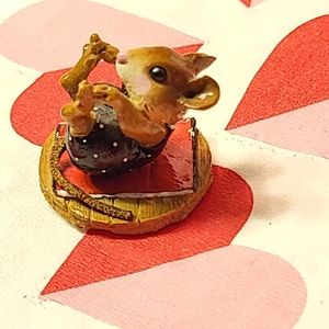 Wee Forest Folk" Roly Poly" M-260, William Petersen Engraved Bottom 2000